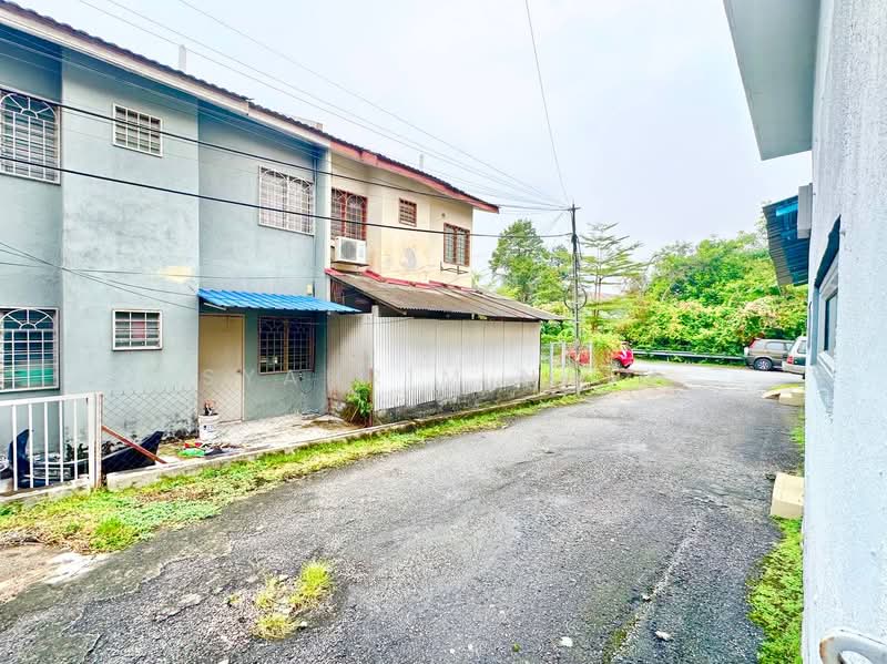 Terraced House for Sale in Bandar Putra Permai (Seri Kembangan) - Syahrim Naim - Exterior - PropertyGuru.com.my