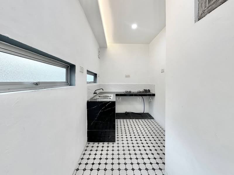 Terraced House for Sale in Bandar Putra Permai (Seri Kembangan) - Syahrim Naim - Kitchen - PropertyGuru.com.my