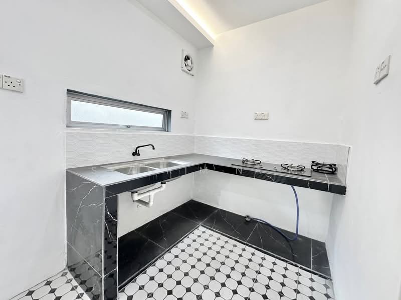 Terraced House for Sale in Bandar Putra Permai (Seri Kembangan) - Syahrim Naim - Kitchen - PropertyGuru.com.my