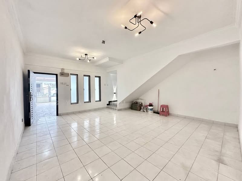 Terraced House for Sale in Bandar Putra Permai (Seri Kembangan) - Syahrim Naim - Living Room - PropertyGuru.com.my