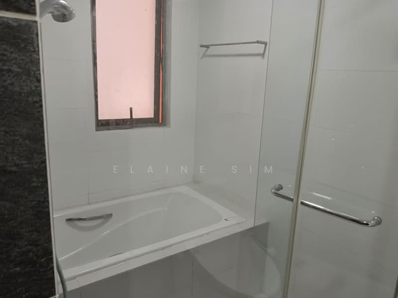 Pangsapuri untuk Disewa di Ponderosa Lakeside Apartment - Elaine Sim - Bathroom - PropertyGuru.com.my