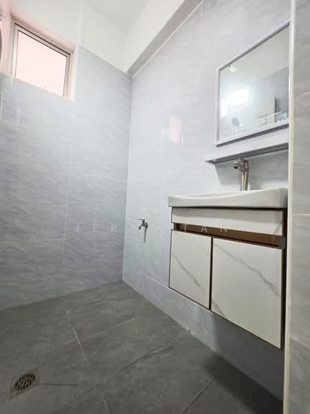 Pangsapuri untuk Disewa di Greenlane Heights Block E - Jerry Tan - Bathroom - PropertyGuru.com.my