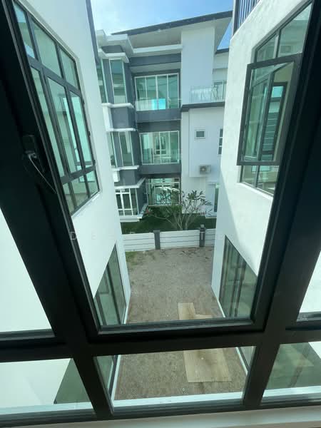 Bungalow House for Sale in Taman Equine (Seri Kembangan) - Debbie Tey - Exterior - PropertyGuru.com.my