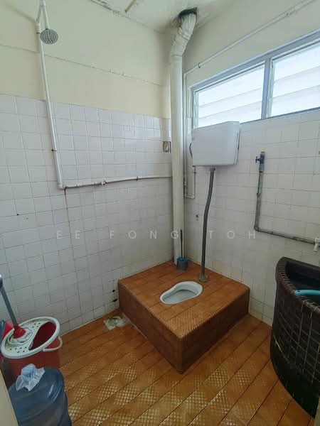 Rumah Flat untuk Dijual di Stulang Laut - Ee Fong Toh - Bathroom - PropertyGuru.com.my