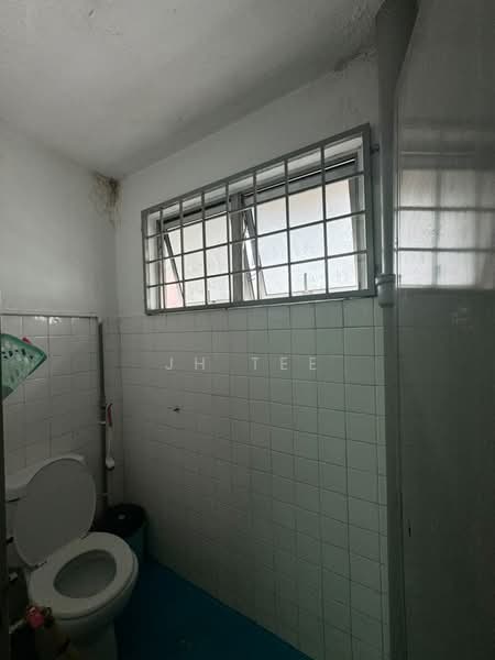 Shop / Office for Rent in SS2 (Petaling Jaya) - JH Tee - Bathroom - PropertyGuru.com.my