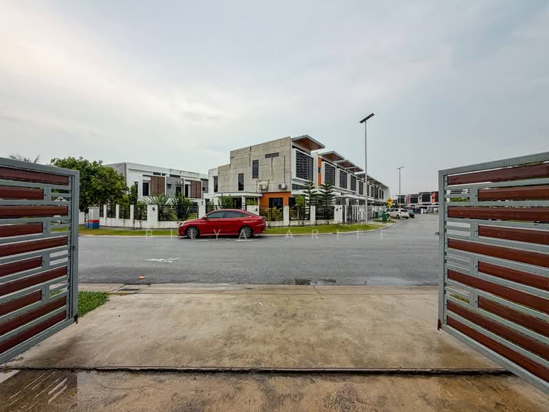 2.5-storey Terraced House for Sale in TTDI Grove (Kajang) - BILYA ARIFF - Exterior - PropertyGuru.com.my