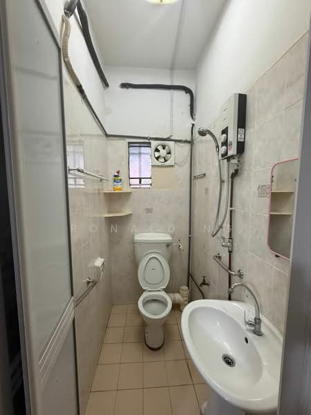 Terraced House for Sale in Sungai Ara (Penang) - Ronald Ng - Bathroom - PropertyGuru.com.my