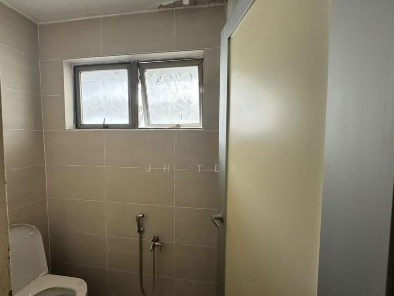 Shop / Office for Rent in SS2 (Petaling Jaya) - JH Tee - Bathroom - PropertyGuru.com.my