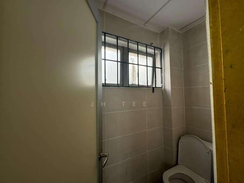 Shop / Office for Rent in SS2 (Petaling Jaya) - JH Tee - Bathroom - PropertyGuru.com.my