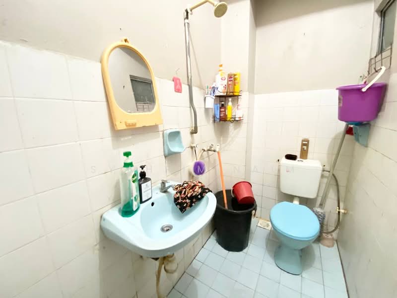 Apartment for Sale at Pangsapuri Villa Angkasa - Syahrim Naim - Bathroom - PropertyGuru.com.my