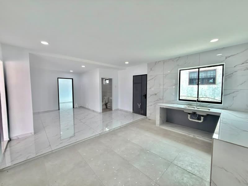 1-storey Terraced House for Sale in Taman Puteri Wangsa (Ulu Tiram) - Daniel Yong - Kitchen - PropertyGuru.com.my
