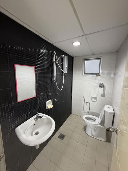 Kondominium untuk Disewa di Axis Residence @ Axis Pandan - Ryan Low - Bathroom - PropertyGuru.com.my