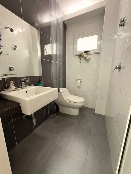Rumah Teres 2.5-Tingkat untuk Dijual di USJ Heights (Subang Jaya) - Surendran Karapiah - Bathroom - PropertyGuru.com.my