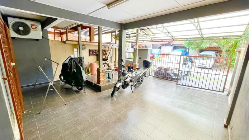 2-storey Terraced House for Sale in Taman Sinaran (Balakong) - Azli Ibrahim - Exterior - PropertyGuru.com.my