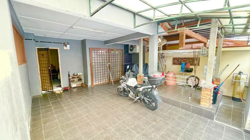 2-storey Terraced House for Sale in Taman Sinaran (Balakong) - Azli Ibrahim - Exterior - PropertyGuru.com.my