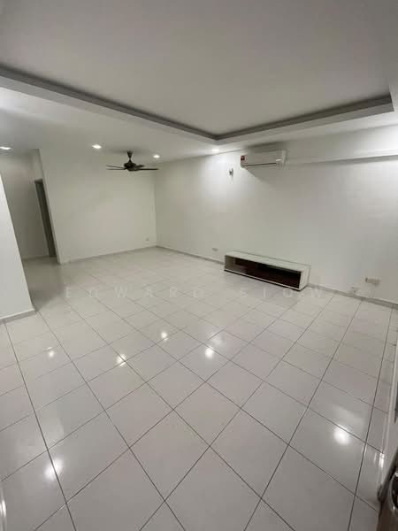 Rumah Teres 2-Tingkat untuk Disewa di Setia Tropika (Johor Bahru) - Edward Siow - Living Room - PropertyGuru.com.my