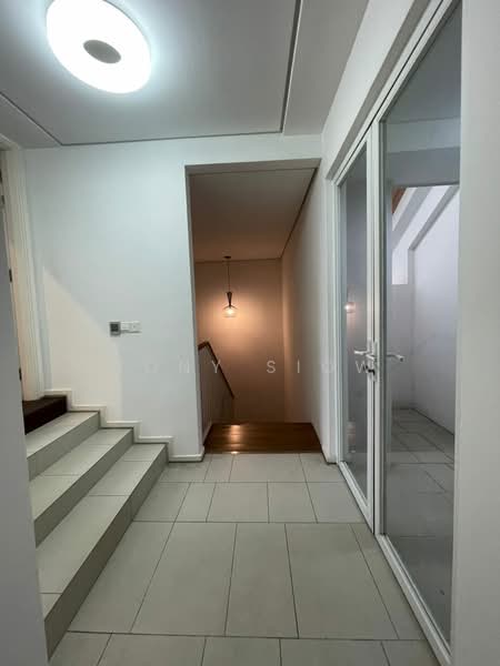 Rumah Berkembar untuk Dijual di Seri Pilmoor (Ara Damansara) - Tony Siow - Entrance - PropertyGuru.com.my