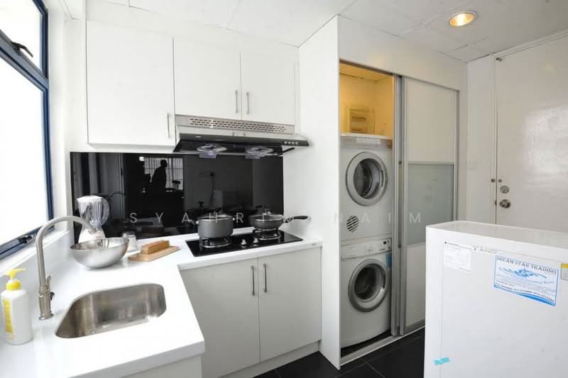 Kondominium untuk Dijual di Impiana On The Waterfront Condominium - Syahrim Naim - Kitchen - PropertyGuru.com.my