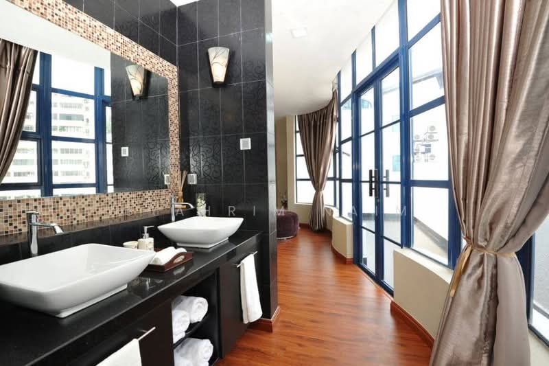 Kondominium untuk Dijual di Impiana On The Waterfront Condominium - Syahrim Naim - Bathroom - PropertyGuru.com.my