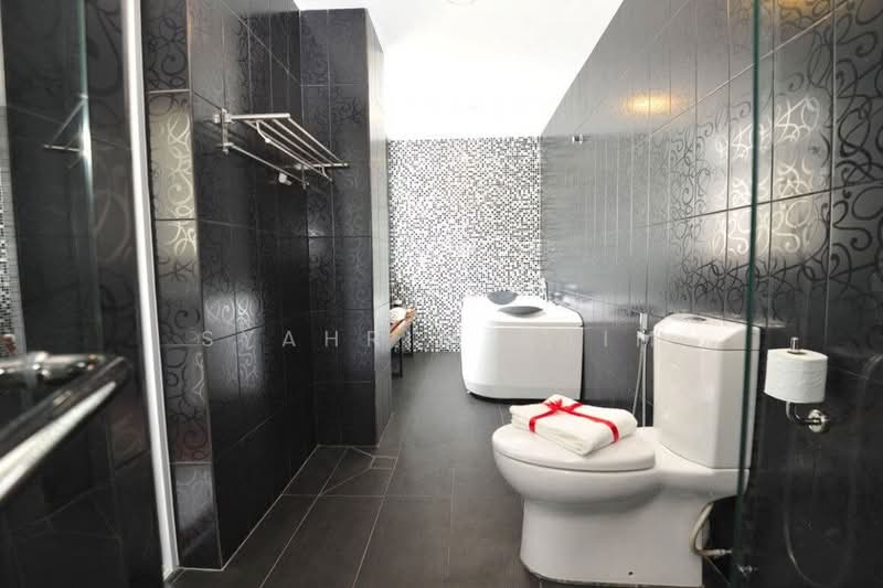 Kondominium untuk Dijual di Impiana On The Waterfront Condominium - Syahrim Naim - Bathroom - PropertyGuru.com.my