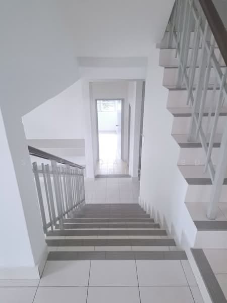 Rumah Teres 2.5-Tingkat untuk Dijual di Taman Puncak Saujana (Kajang) - Sr Firdaus Abd Hamid - Corridor - PropertyGuru.com.my