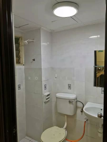 Pangsapuri untuk Dijual di Pangsapuri Merak - Ron Liew - Bathroom - PropertyGuru.com.my
