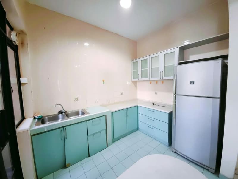 Condominium for Rent at Golf Vista Resort Homes - Vivian Foong - Kitchen - PropertyGuru.com.my