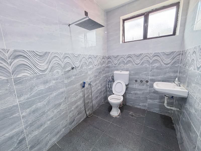 Semi-Detached House for Sale in Taman Pelangi (Johor Bahru) - Ang Boon Chai - Bathroom - PropertyGuru.com.my