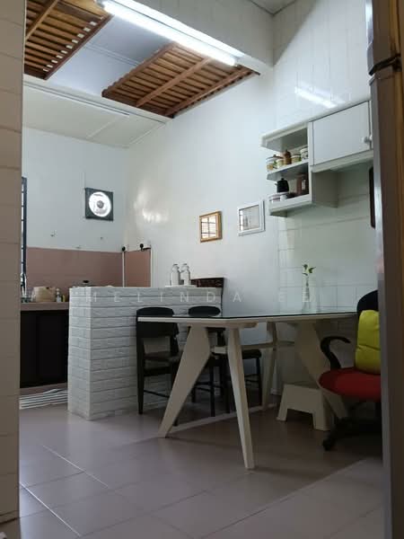 1.5-storey Terraced House for Sale in Taman Molek (Johor Bahru) - Melinda Ee - Kitchen - PropertyGuru.com.my