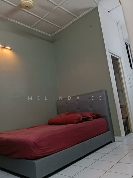 1.5-storey Terraced House for Sale in Taman Molek (Johor Bahru) - Melinda Ee - Bedroom - PropertyGuru.com.my