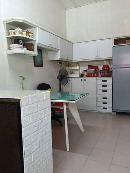 1.5-storey Terraced House for Sale in Taman Molek (Johor Bahru) - Melinda Ee - Kitchen - PropertyGuru.com.my