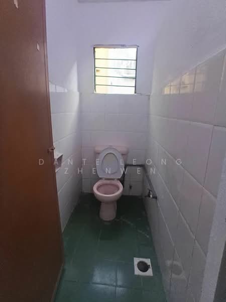 Office for Rent in Taman Petaling Utama (Petaling Jaya) - Dante Leong Zhenwen - Bathroom - PropertyGuru.com.my