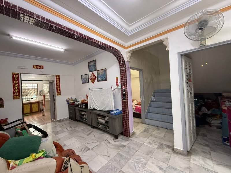 Rumah Teres 2-Tingkat untuk Dijual di Taman Desa Cemerlang (Ulu Tiram) - Joyen Pun - Living Room - PropertyGuru.com.my