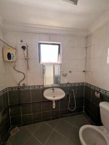 Pangsapuri untuk Dijual di Villamas Apartment - TY Ng - Bathroom - PropertyGuru.com.my