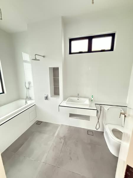 Bungalow House untuk Dijual di Eco Grandeur (Puncak Alam) - Lucas Loh - Bathroom - PropertyGuru.com.my