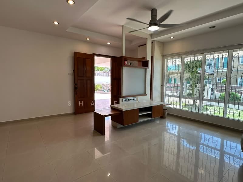 Bungalow House for Rent in Kluang (Johor) - Shanel Tee - Living Room - PropertyGuru.com.my