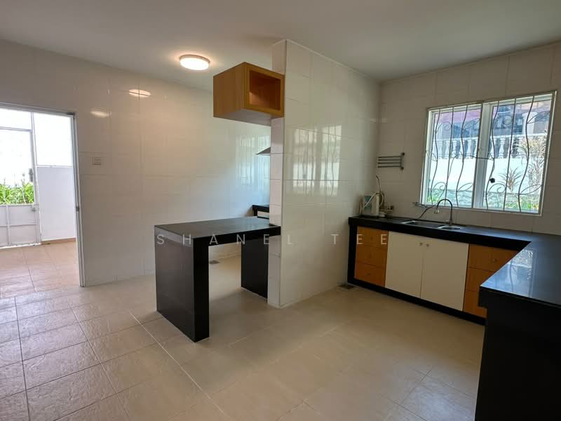 Bungalow House for Rent in Kluang (Johor) - Shanel Tee - Kitchen - PropertyGuru.com.my