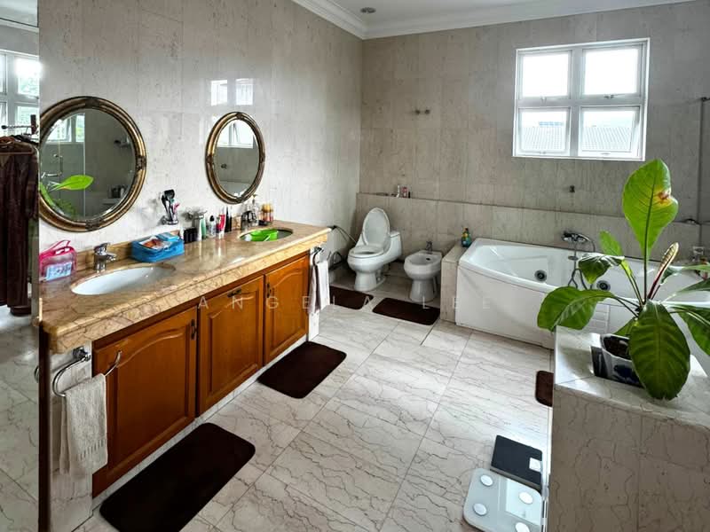 Bungalow House for Sale in Bukit Damansara (Damansara Heights) - Angela Lee - Bathroom - PropertyGuru.com.my