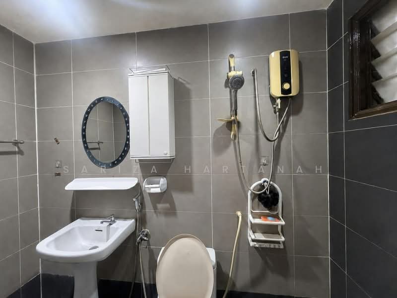 Rumah Teres 2-Tingkat untuk Dijual di Bukit Rahman Putra (Sungai Buloh) - Sariza Hartanah - Bathroom - PropertyGuru.com.my