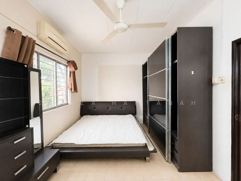 Rumah Teres 2-Tingkat untuk Dijual di Bukit Rahman Putra (Sungai Buloh) - Sariza Hartanah - Bedroom - PropertyGuru.com.my