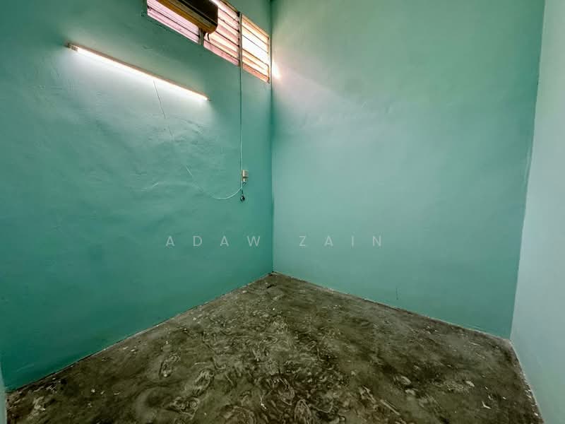 1-storey Terraced House for Sale in Taman Seri Medan Jaya (Telok Panglima Garang) - Adaw Zain - Interior - PropertyGuru.com.my