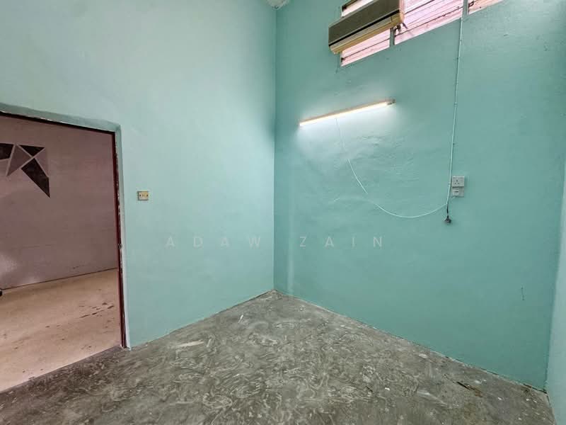 1-storey Terraced House for Sale in Taman Seri Medan Jaya (Telok Panglima Garang) - Adaw Zain - Interior - PropertyGuru.com.my
