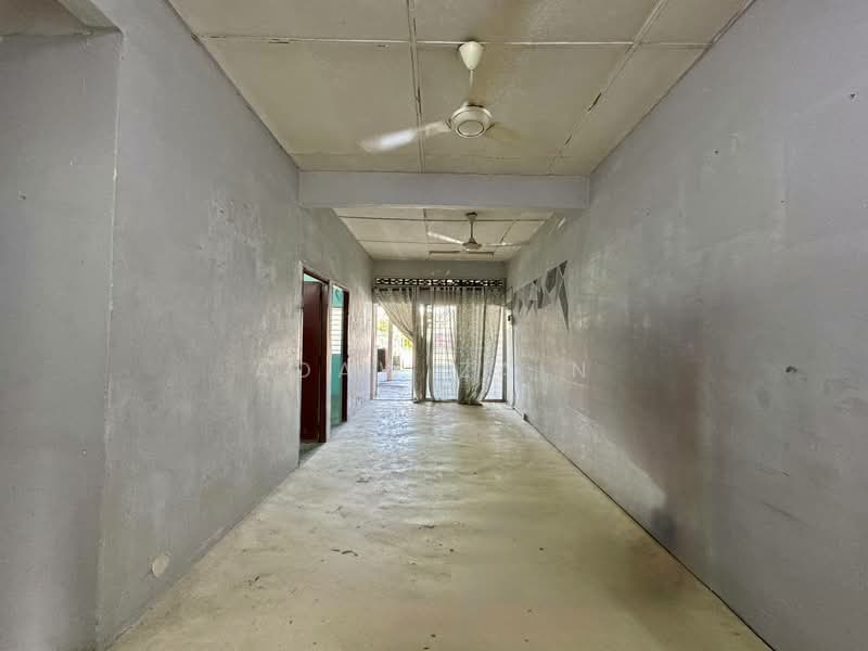 1-storey Terraced House for Sale in Taman Seri Medan Jaya (Telok Panglima Garang) - Adaw Zain - Interior - PropertyGuru.com.my
