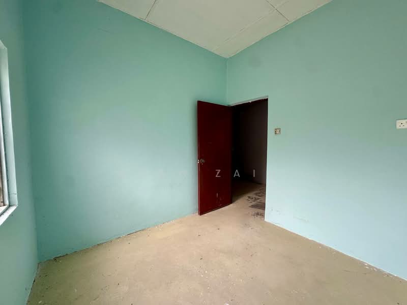 1-storey Terraced House for Sale in Taman Seri Medan Jaya (Telok Panglima Garang) - Adaw Zain - Interior - PropertyGuru.com.my
