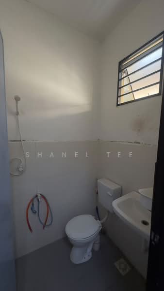 2-storey Terraced House for Rent in Taman Saujana (Kluang) - Shanel Tee - Bathroom - PropertyGuru.com.my