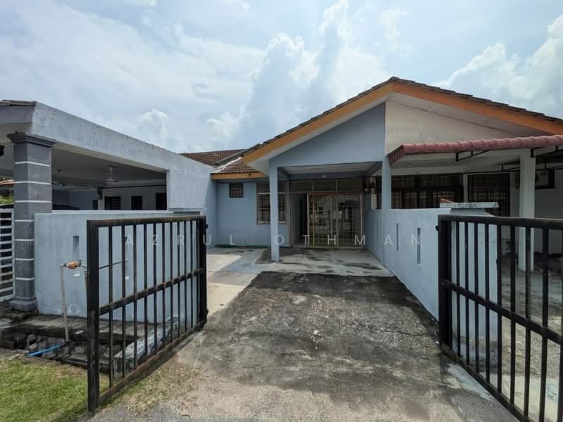 1-storey Terraced House for Sale in Port Dickson (Negeri Sembilan) - Azrul Othman - Exterior - PropertyGuru.com.my