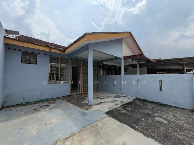 1-storey Terraced House for Sale in Port Dickson (Negeri Sembilan) - Azrul Othman - Exterior - PropertyGuru.com.my