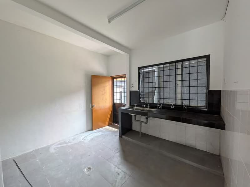 1-storey Terraced House for Sale in Port Dickson (Negeri Sembilan) - Azrul Othman - Kitchen - PropertyGuru.com.my