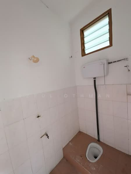 1-storey Terraced House for Sale in Port Dickson (Negeri Sembilan) - Azrul Othman - Bathroom - PropertyGuru.com.my