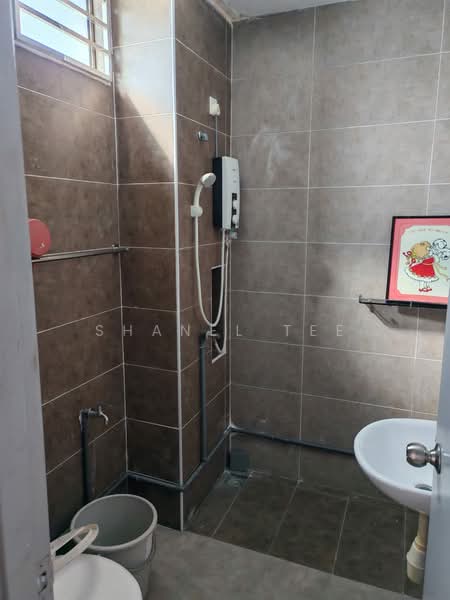 Rumah Teres 2-Tingkat untuk Dijual di Taman Mengkibol (Kluang) - Shanel Tee - Bathroom - PropertyGuru.com.my